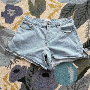 Abercrombie Dad Short Curve Love Jean Short – Size 33